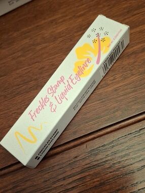 Pagevine #1 Freckles Stamp & Liquid Eyeliner - 3.2ml (2.2ml/1ml) New